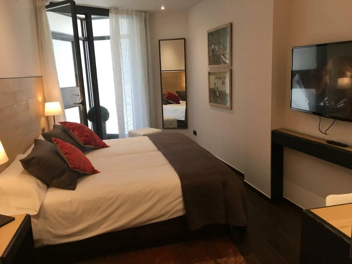 Hotel Calabria La Garriga 0*,